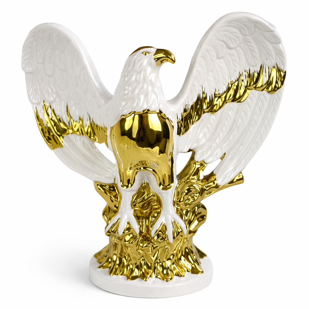 Escultura Decorativa Águia Majestosa em Cerâmica Branca com Detalhes Dourados