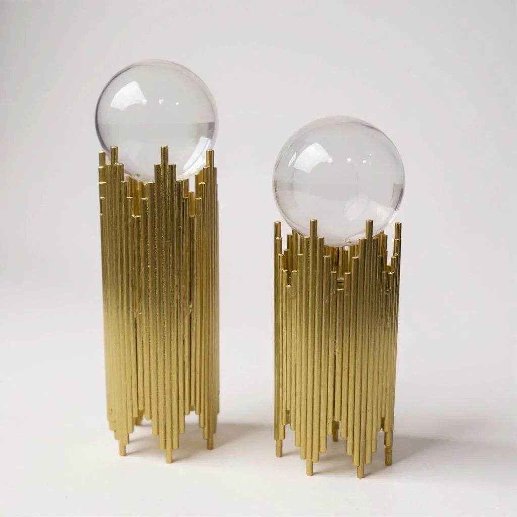 Escultura com Esfera de Vidro e Suporte em Ferro Dourado Alidolado - Alidolado