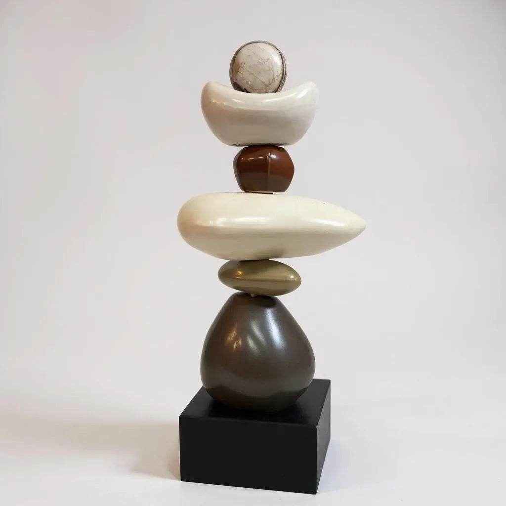 Escultura de Resina Equilíbrio Geométrico Alidolado - Alidolado