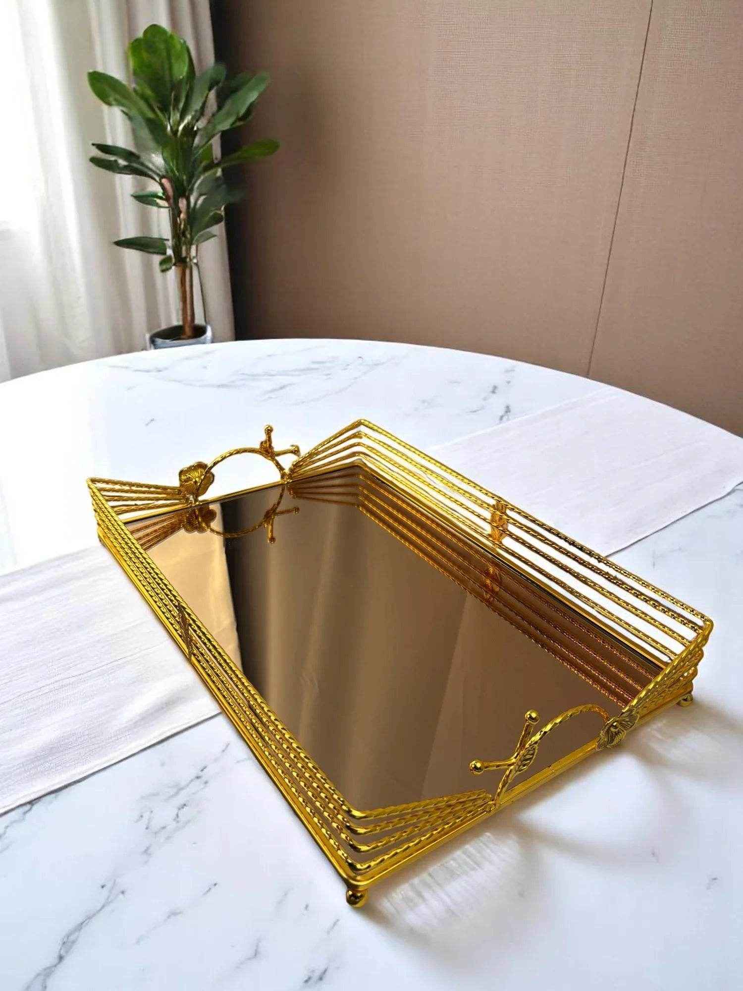 Bandeja de Vidro com Estrutura Dourada Pequena Alidolado - Alidolado
