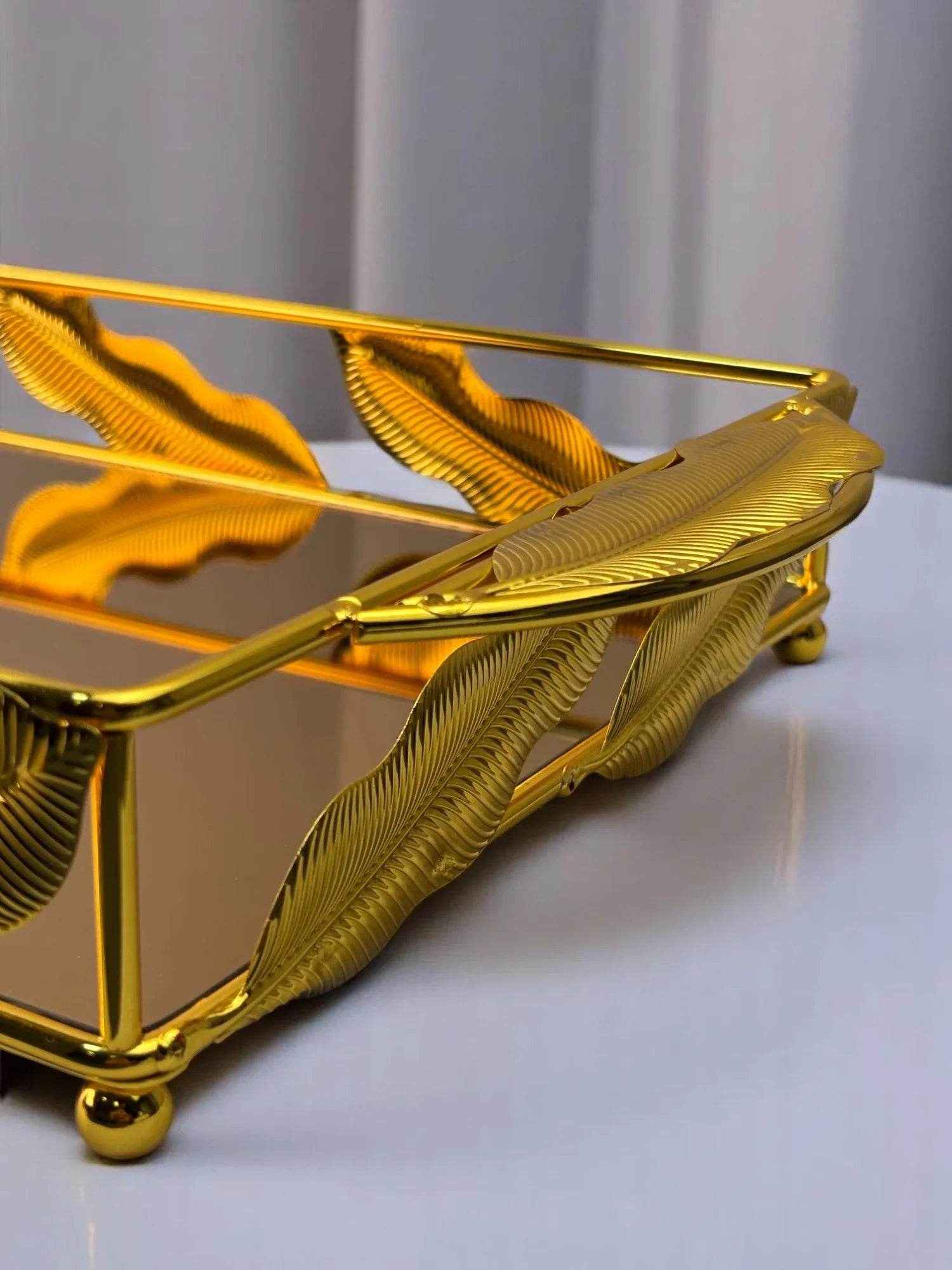 Bandeja de Vidro com Acabamento Dourado Luxo