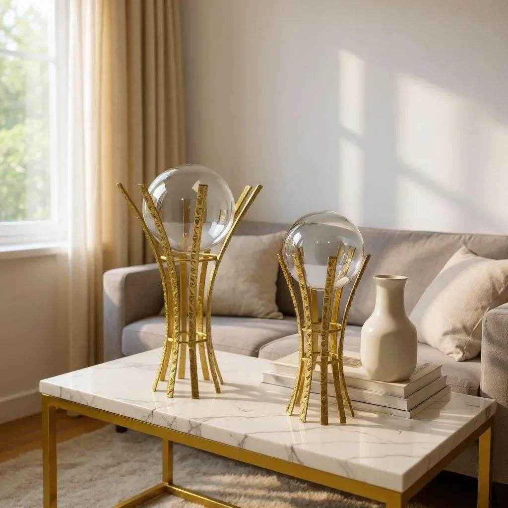 Escultura com Esfera de Vidro e Suporte em Ferro Dourado Alidolado - Alidolado