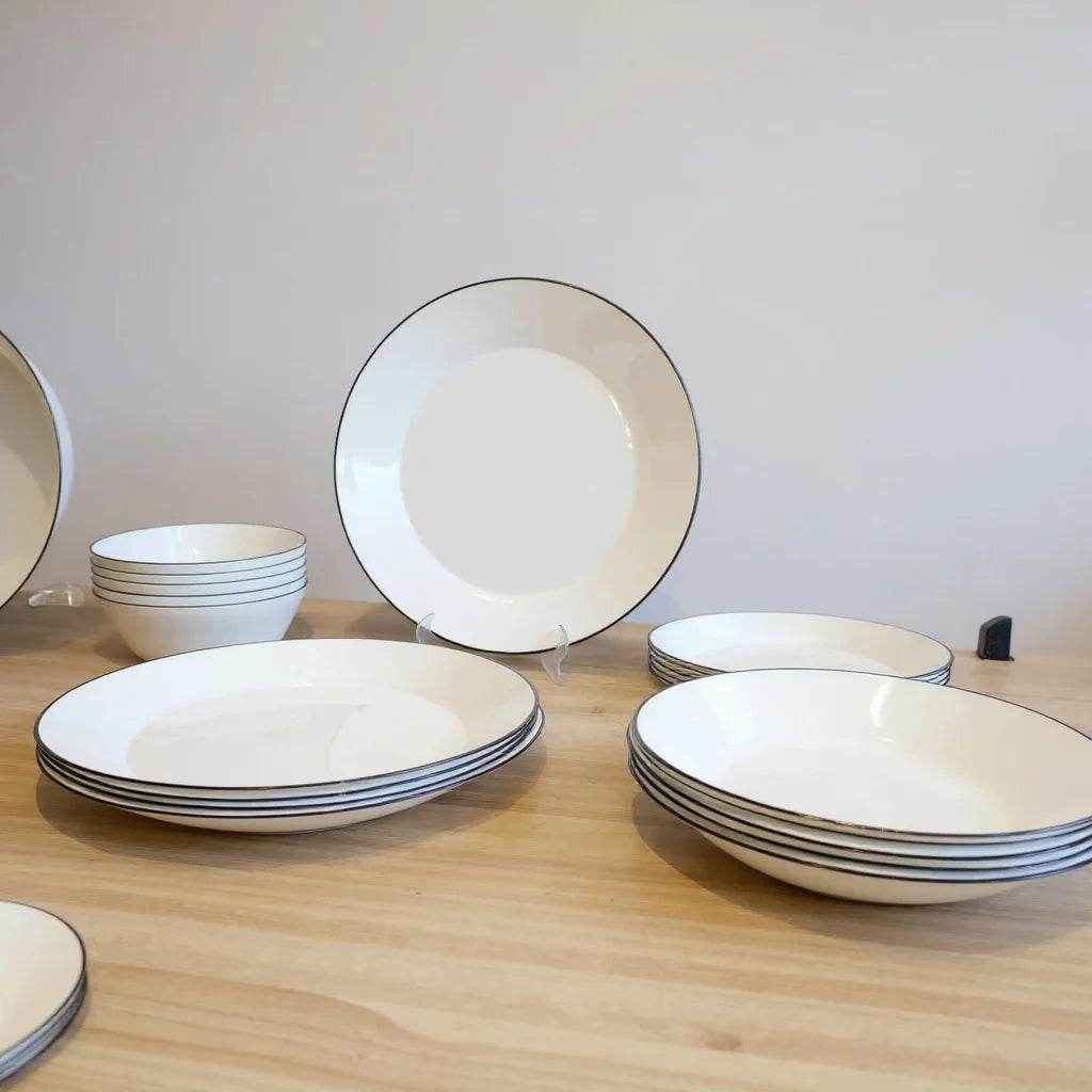 Jogo de Pratos Brancos com Borda Preta – 24 Peças - Alidolado
