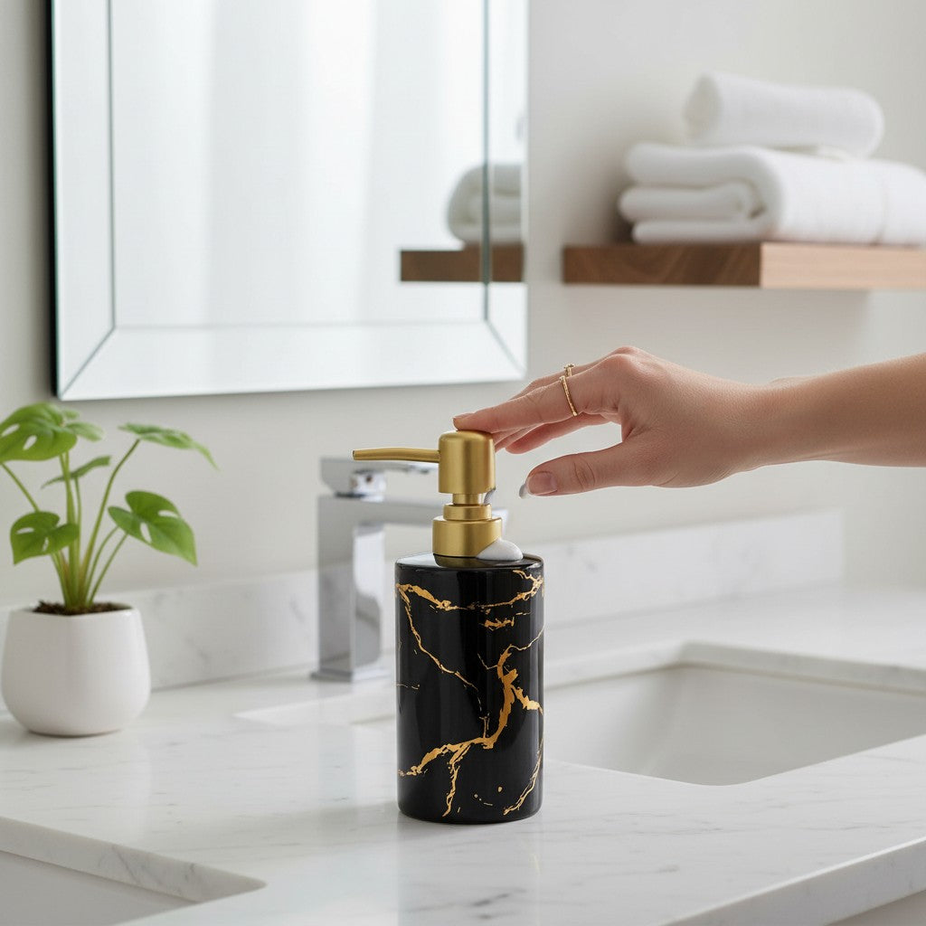 Dispenser de Sabonete Cerâmico Branco Marmorizado com Tampa Dourada