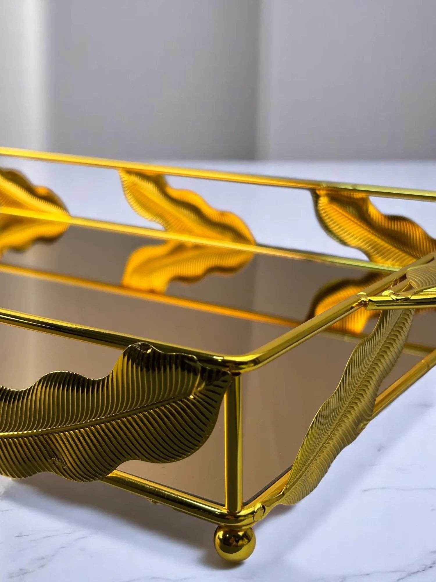 Bandeja de Vidro com Estrutura Dourada Alidolado - Alidolado