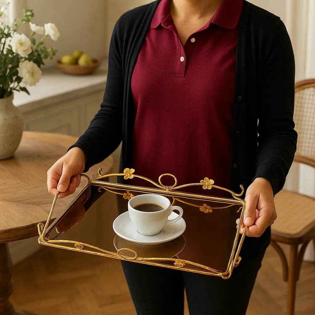 Bandeja de Vidro com Estrutura Dourada Média Alidolado - Alidolado