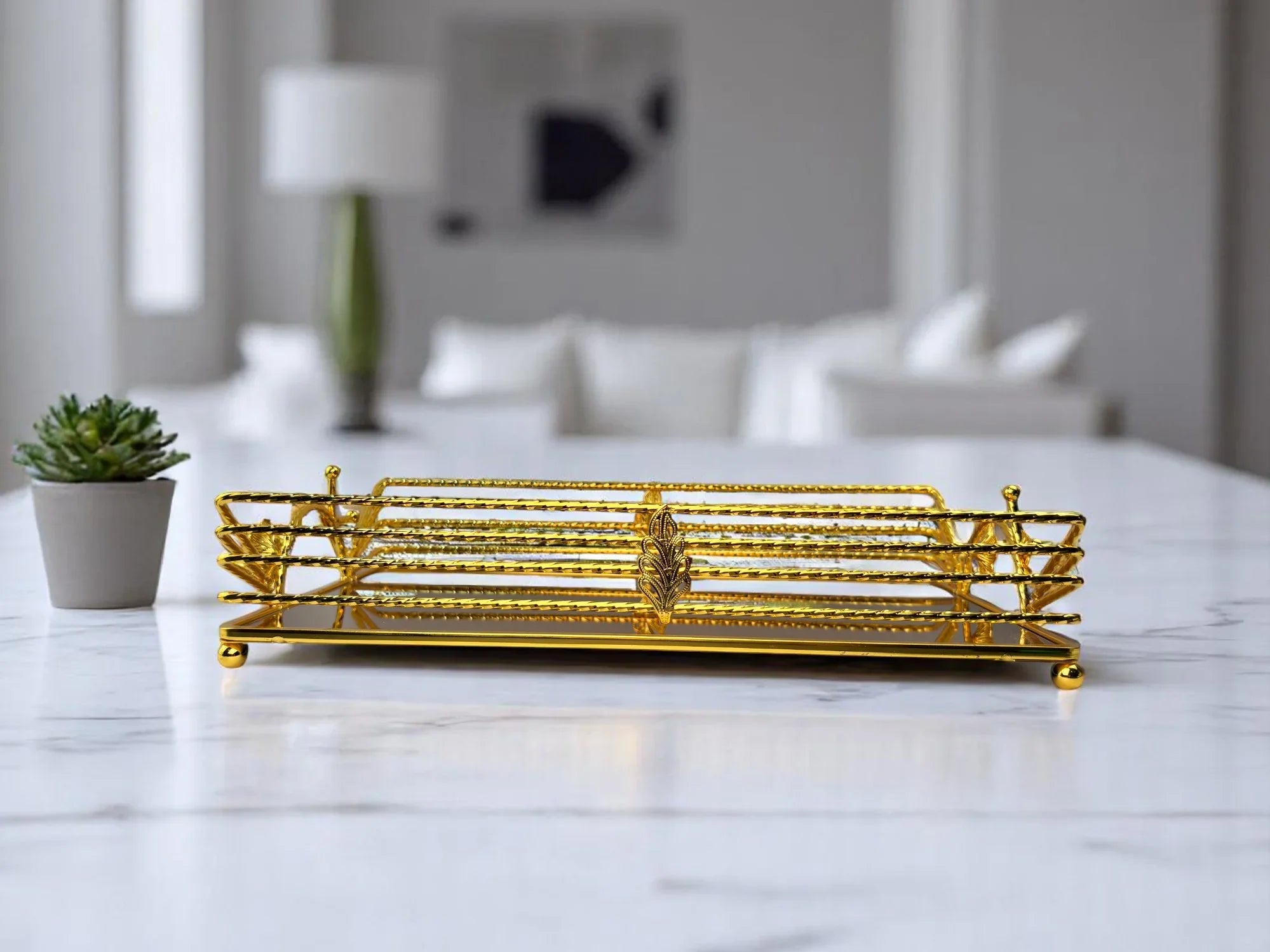Bandeja de Vidro com Acabamento Dourado Decorativo Alidolado