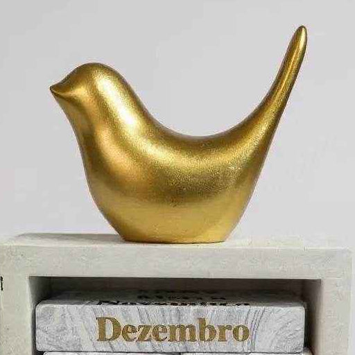 Escultura de Pássaro Dourado com Calendário Alidolado - Alidolado
