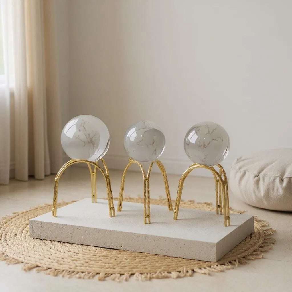 Escultura com Esfera de Vidro e Suporte em Ferro Dourado Alidolado