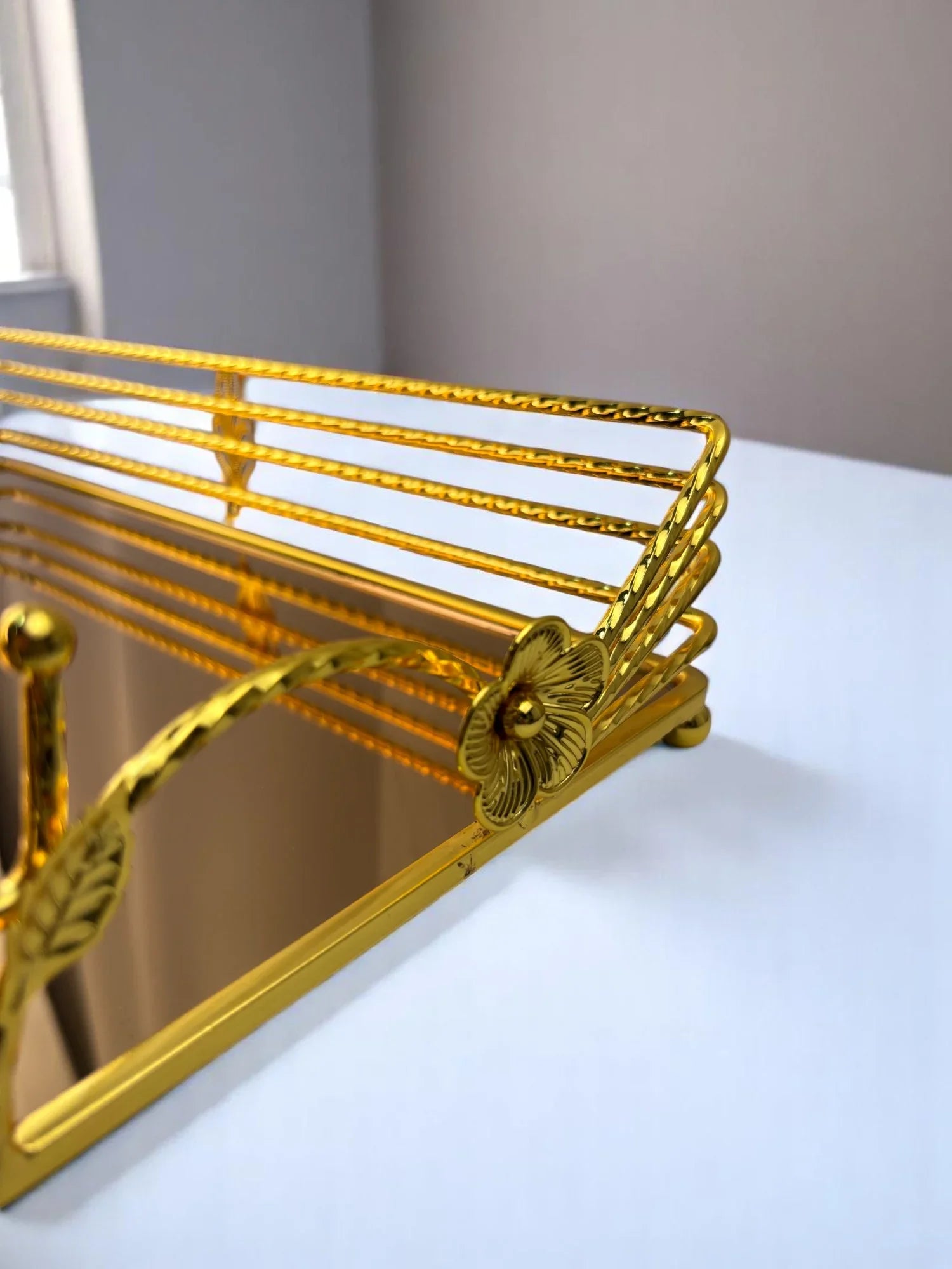 Bandeja de Vidro com Acabamento Dourado Decorativo Alidolado