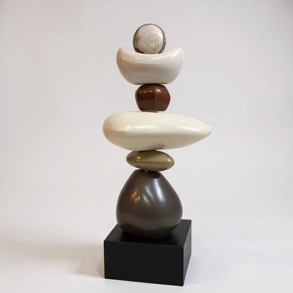 Escultura de Resina Equilíbrio Geométrico Alidolado