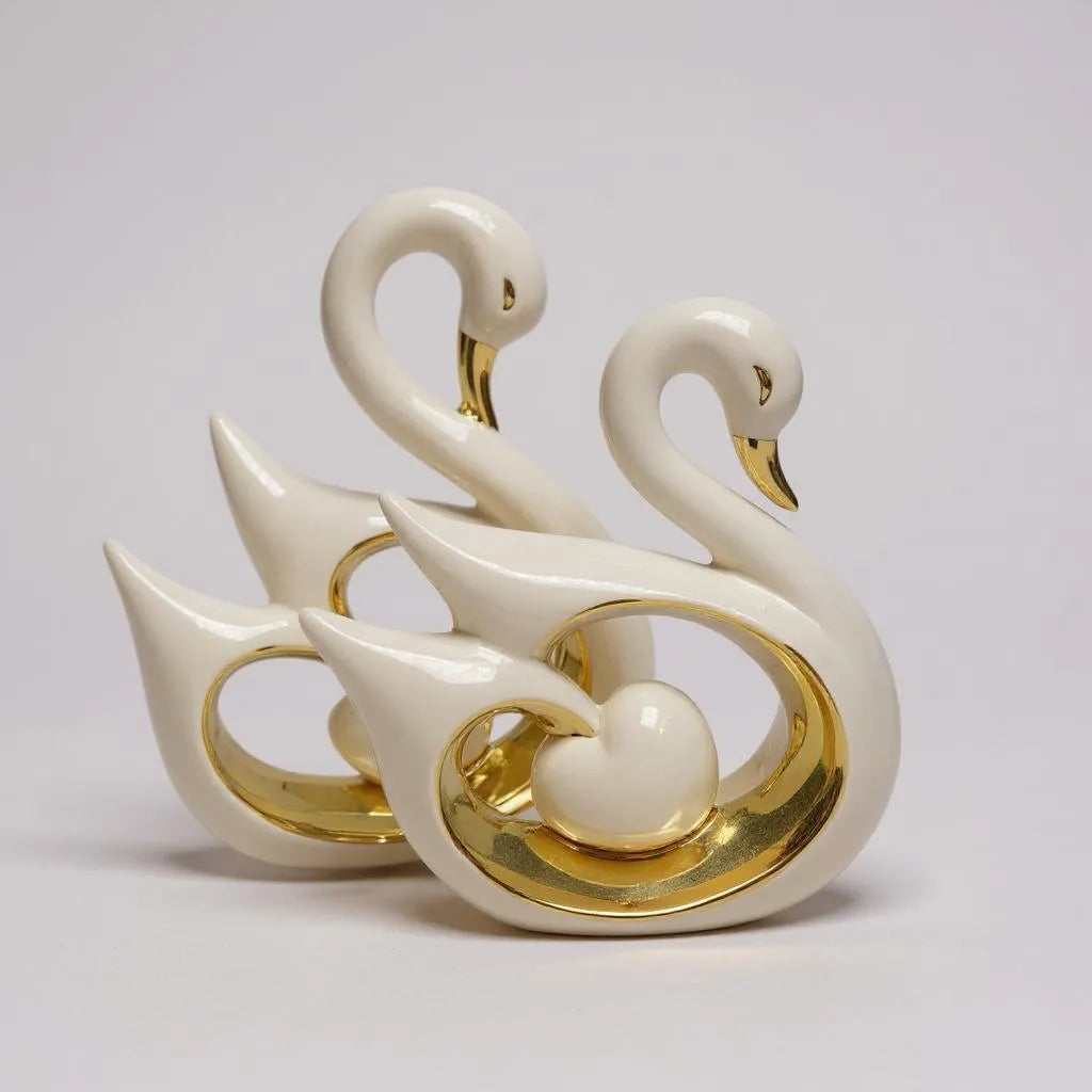 Conjunto de Cisnes Decorativos com Detalhes Dourados Alidolado