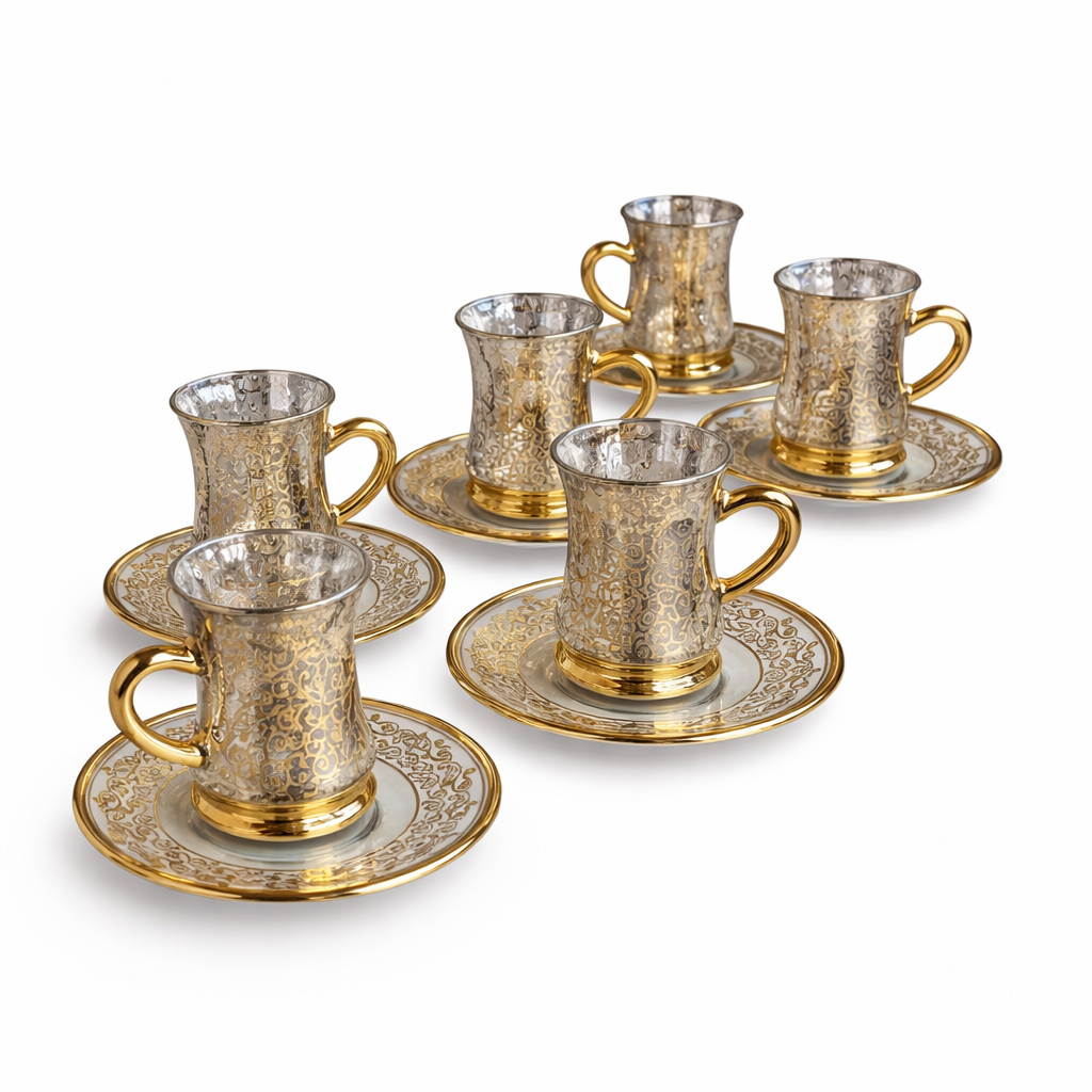 Xícara de Café de Vidro com Pires e Borda Dourada