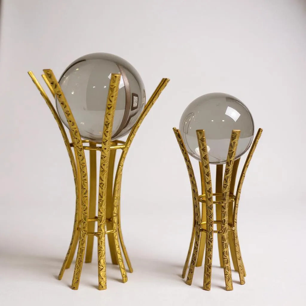 Escultura com Esfera de Vidro e Suporte em Ferro Dourado Alidolado