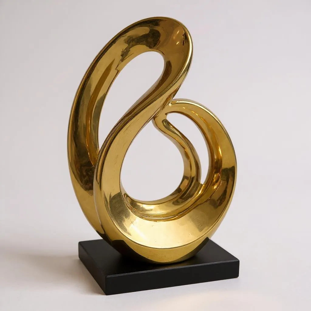 Escultura Abstrata com Base Preta e Detalhes Dourados Alidolado