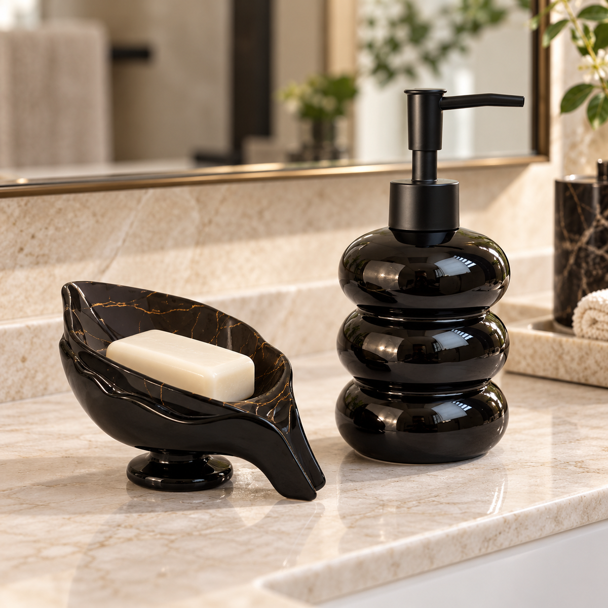 Kit Banheiro Dispenser Vidro Fosco 365ml com Saboneteira Cerâmica Preto ou Branco 2 Peças