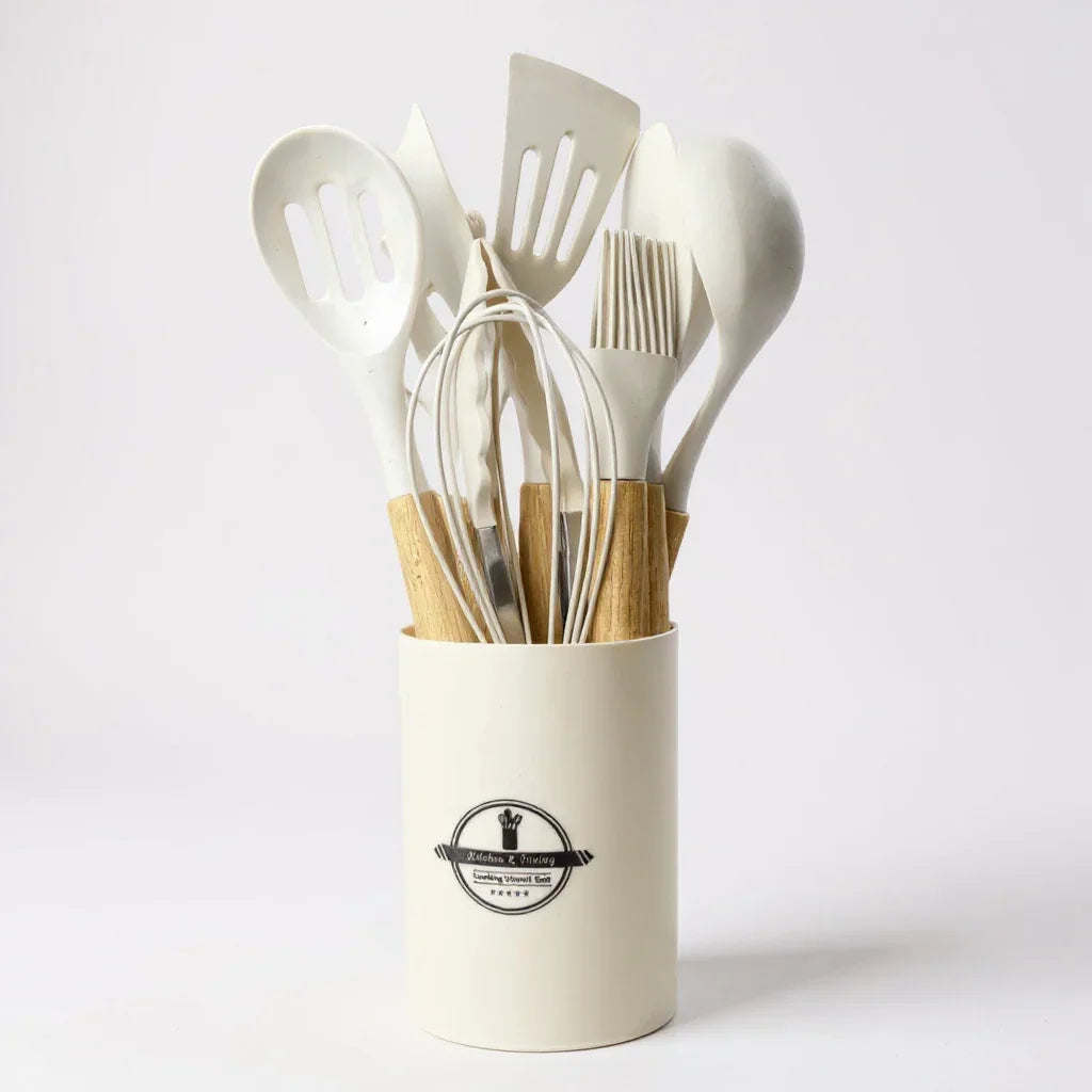 Conjunto de Utensílios de Cozinha Branco – 12 Peças com Cabo de Madeira e Suporte