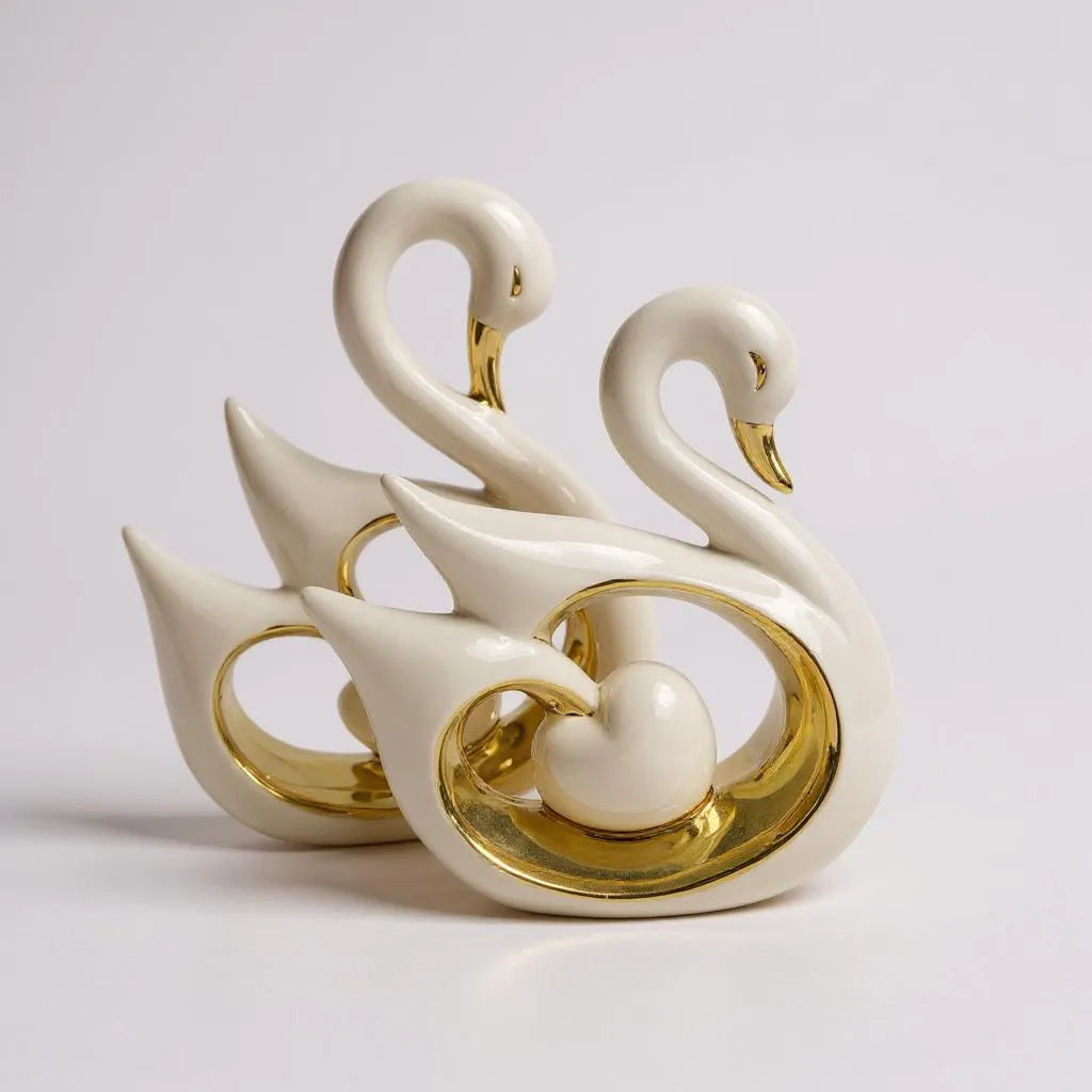 Conjunto de Cisnes Decorativos com Detalhes Dourados Alidolado