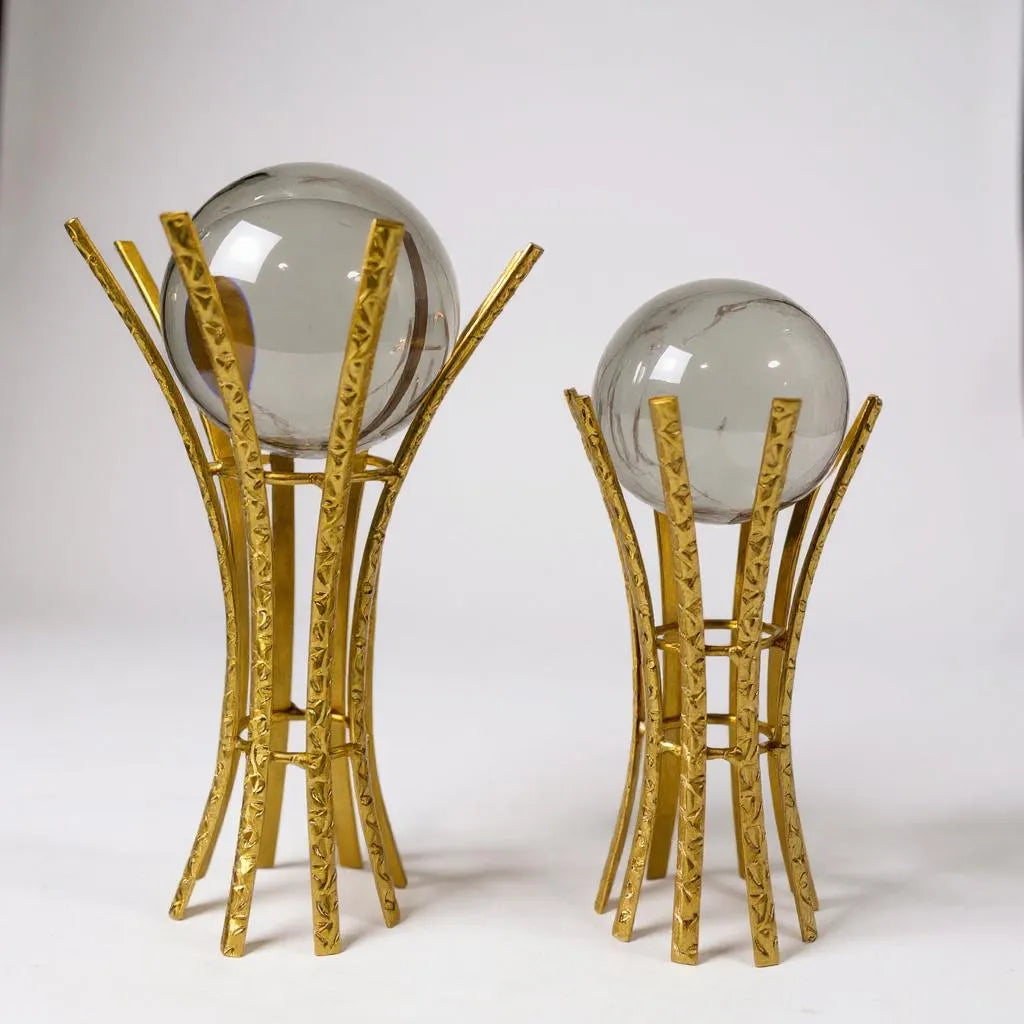 Escultura com Esfera de Vidro e Suporte em Ferro Dourado Alidolado