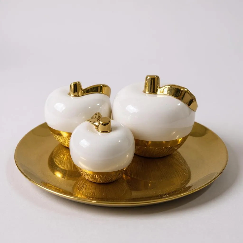 Conjunto com Maçãs e Bandeja Dourada Decorativa Alidolado