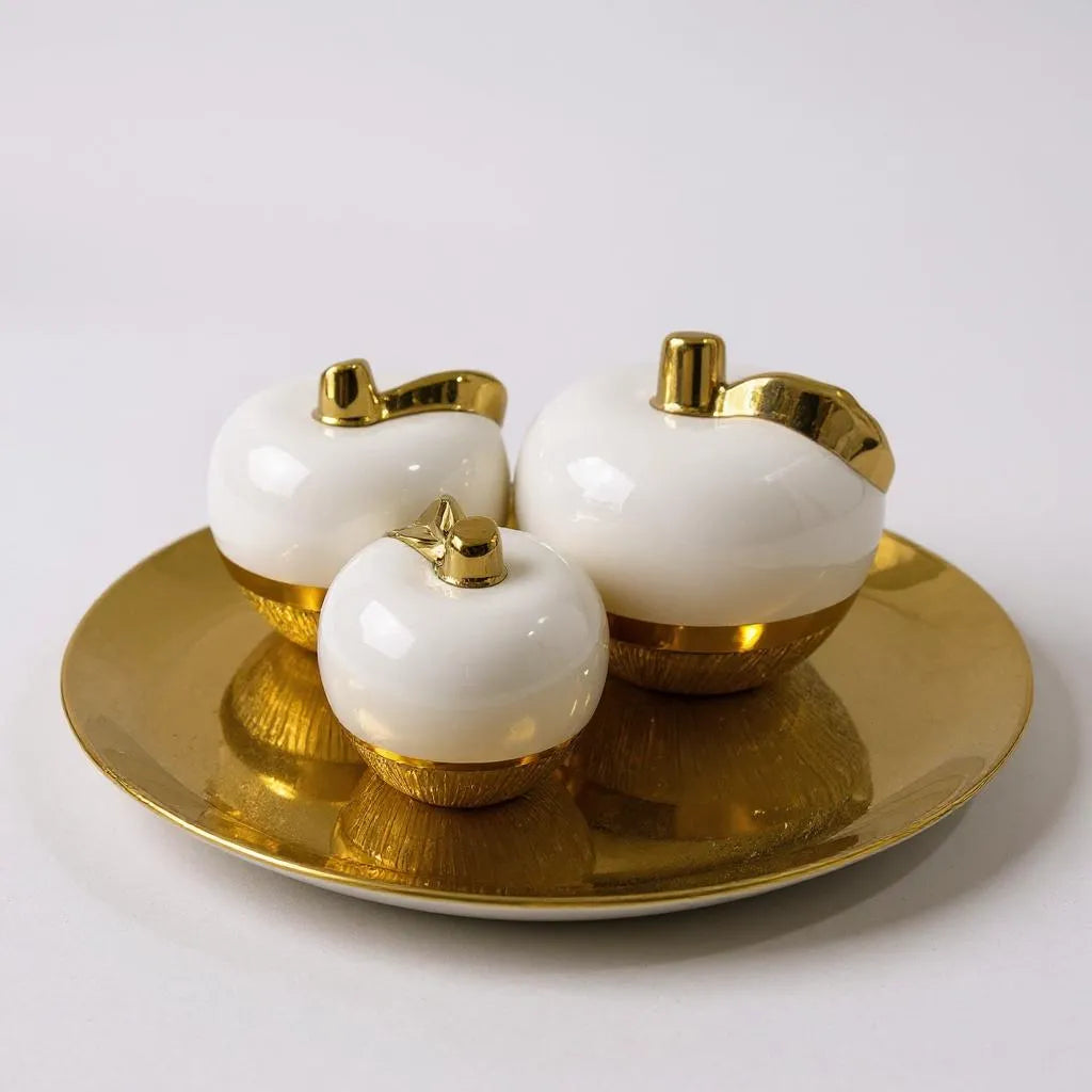 Conjunto com Maçãs e Bandeja Dourada Decorativa Alidolado