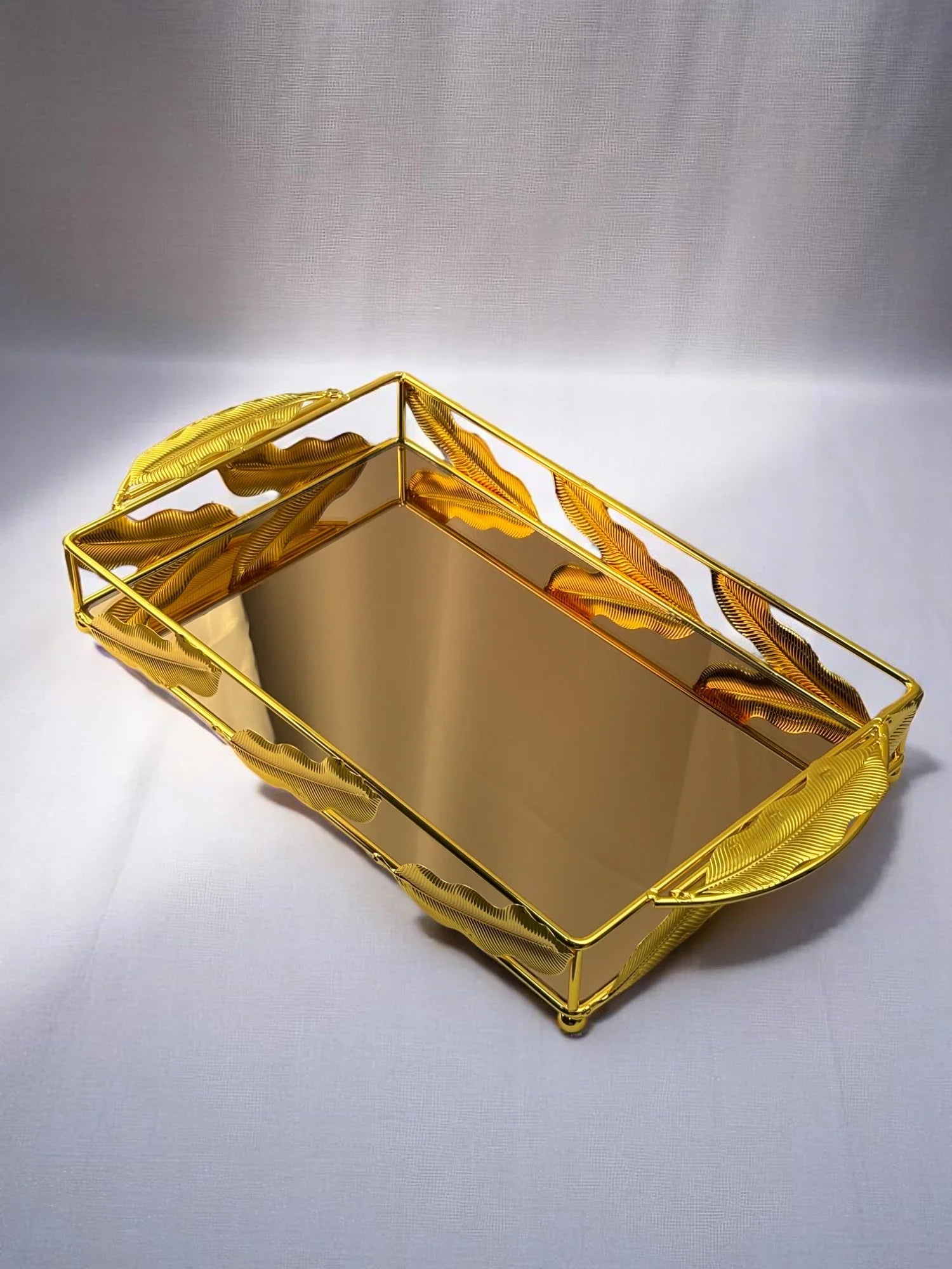 Bandeja de Vidro com Acabamento Dourado Luxo Alidolado