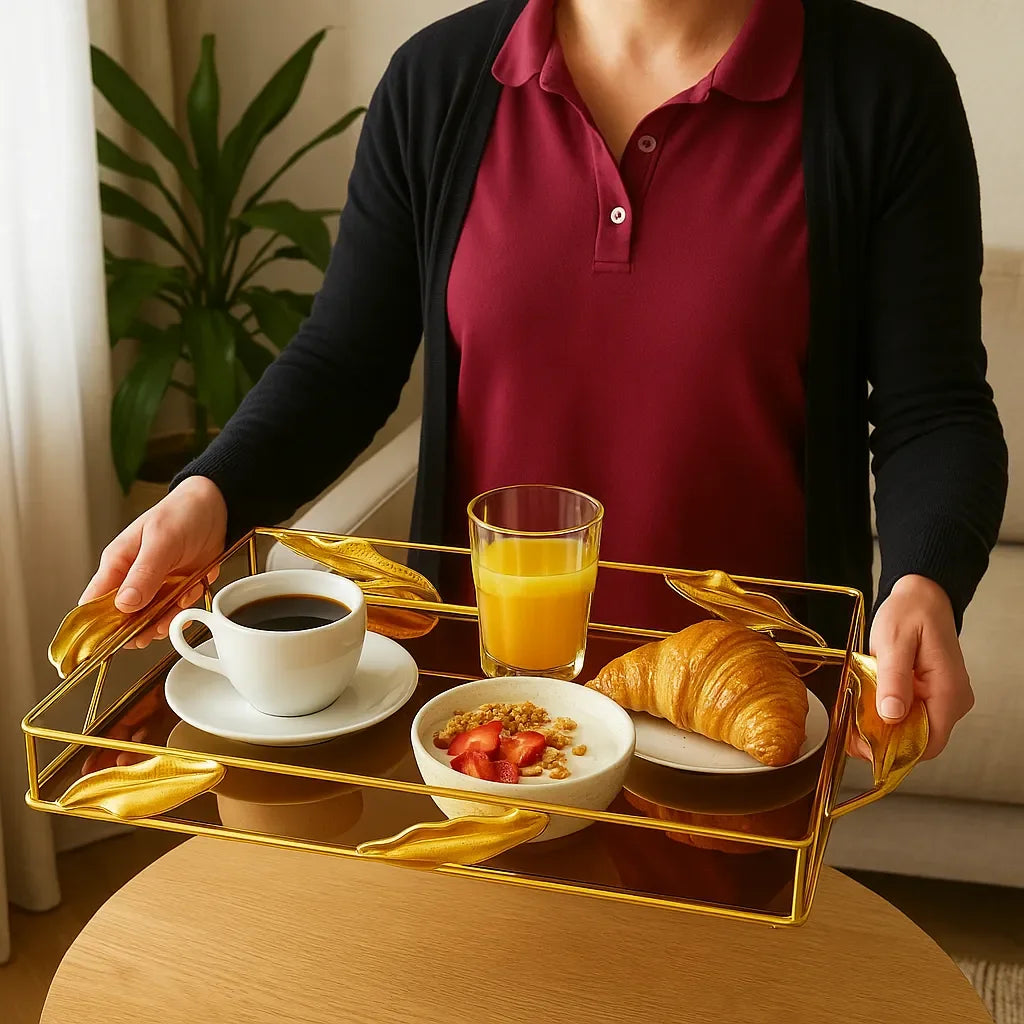 Bandeja de Vidro com Acabamento Dourado Luxo Alidolado