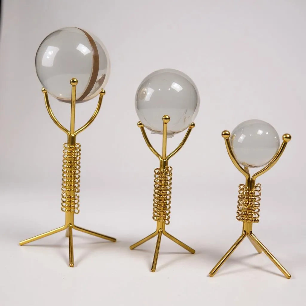 Escultura com Esfera de Vidro e Suporte em Ferro Dourado Alidolado