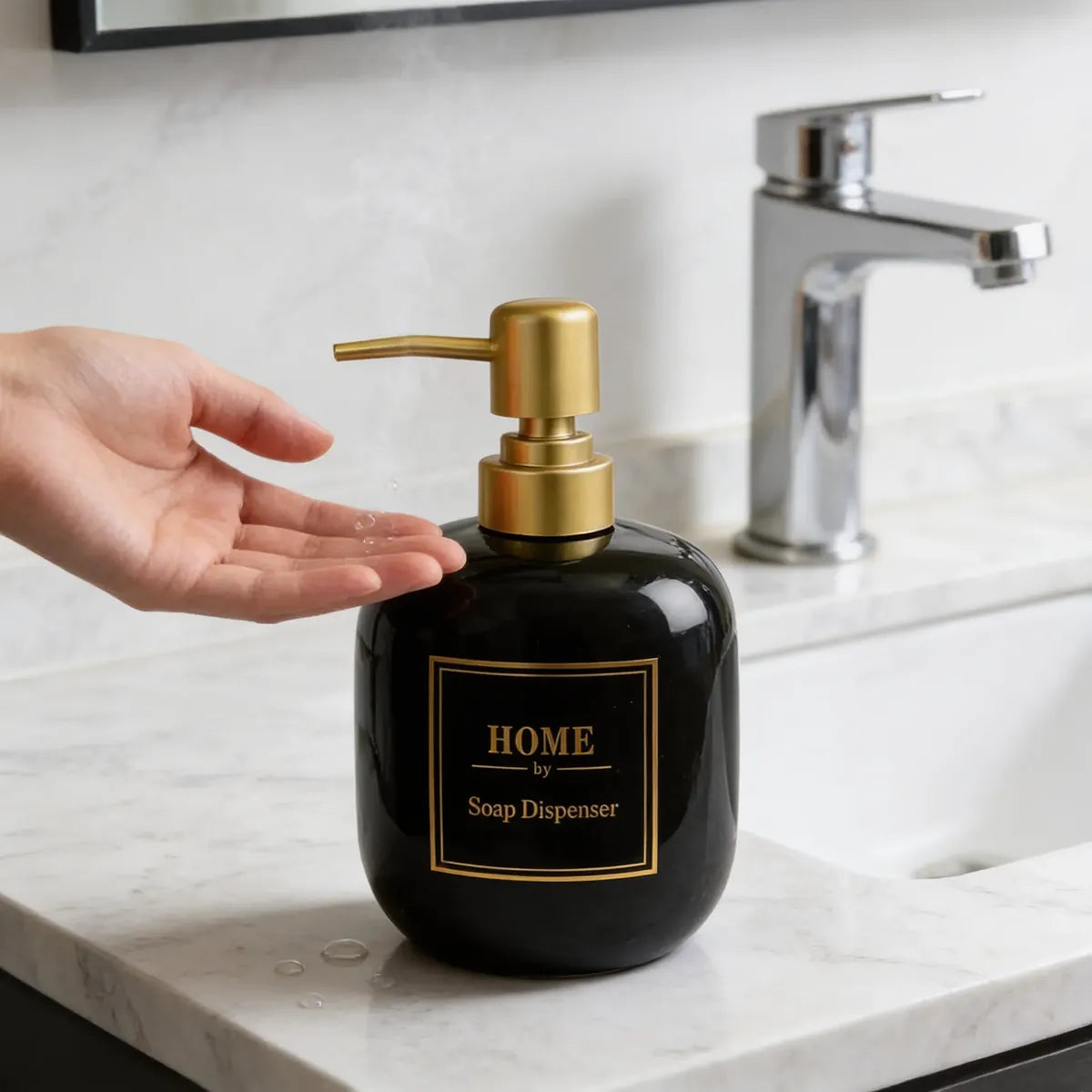 Dispenser de Sabonete Home Elegante em Cerâmica Branco com Tampa Dourada